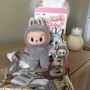 Pop Mart Exciting Macaron Labubu - Sesame Bean